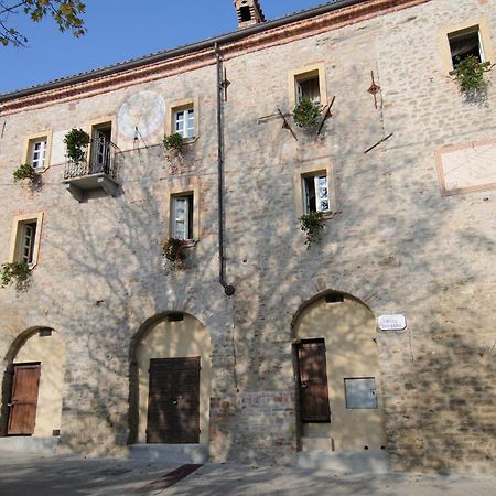 Dimora Storico Romantica Il Sole E La Luna Cerretto Langhe Luaran gambar